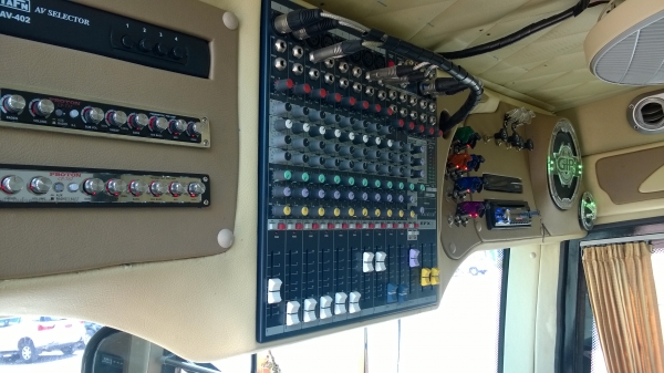 ขายบัส6ล้อ ตัวถังมีแสงยูร ขายบัส6ล้อ ตัวถังมีแสงยูร