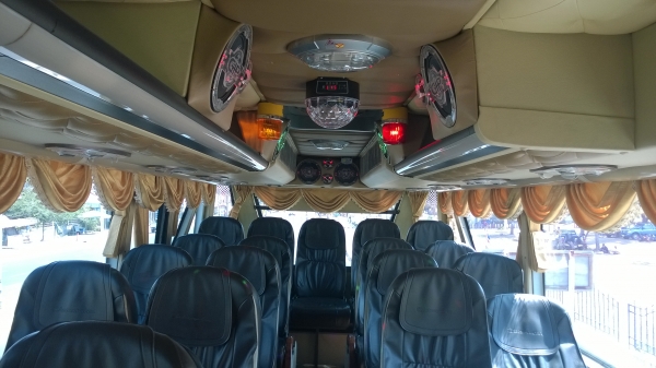 ขายบัส6ล้อ ตัวถังมีแสงยูร ขายบัส6ล้อ ตัวถังมีแสงยูร