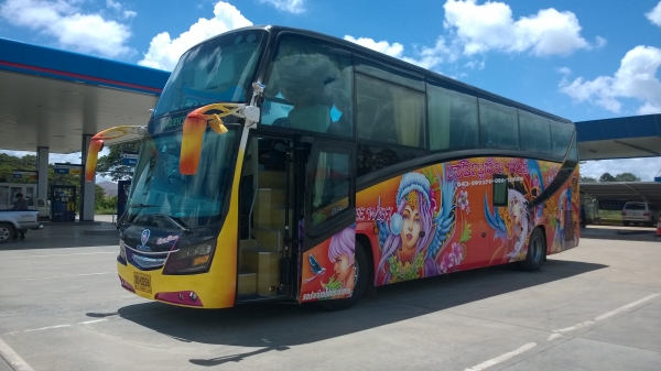 ขายบัส6ล้อ ตัวถังมีแสงยูร ขายบัส6ล้อ ตัวถังมีแสงยูร