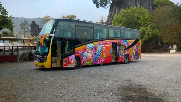 ขายบัส6ล้อ ตัวถังมีแสงยูร ขายบัส6ล้อ ตัวถังมีแสงยูร