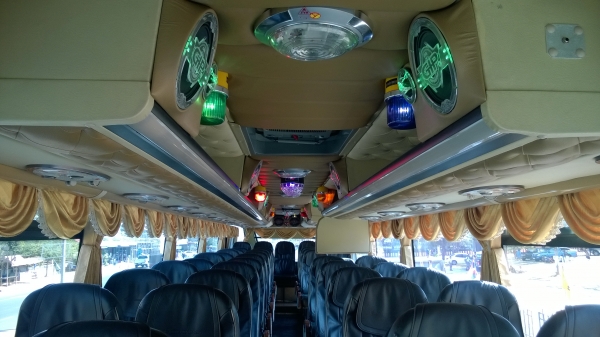 ขายบัส6ล้อ ตัวถังมีแสงยูร ขายบัส6ล้อ ตัวถังมีแสงยูร