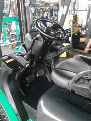 ขายด่วนรถยกMitsubishi รุ่นล่าสุด 2.5 ตัน เครื่องยนต์ดีเซล เสาสูง 3 เมตร เกียร์ออโต้ สวยเทพ