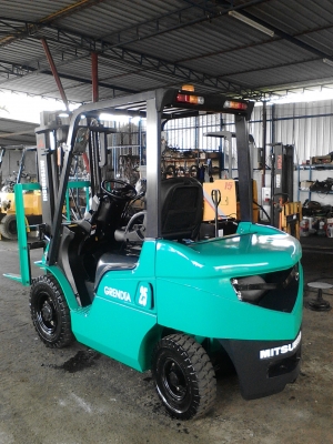 ขายด่วนรถยกMitsubishi รุ่นล่าสุด 2.5 ตัน เครื่องยนต์ดีเซล เสาสูง 3 เมตร เกียร์ออโต้ สวยเทพ