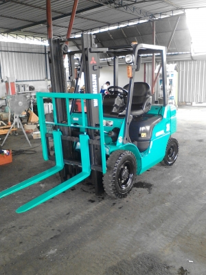 ขายด่วนรถยกMitsubishi รุ่นล่าสุด 2.5 ตัน เครื่องยนต์ดีเซล เสาสูง 3 เมตร เกียร์ออโต้ สวยเทพ