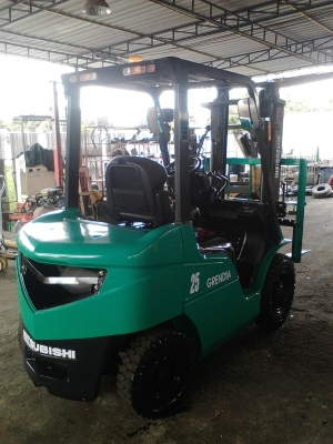 ขายด่วนรถยกMitsubishi รุ่นล่าสุด 2.5 ตัน เครื่องยนต์ดีเซล เสาสูง 3 เมตร เกียร์ออโต้ สวยเทพ