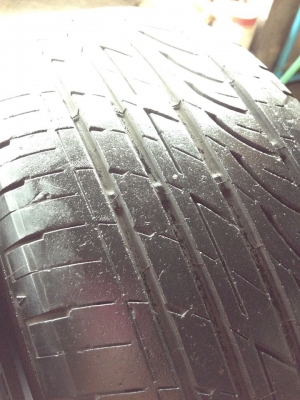 ขายยาง BRIDGESTONE GR90 215-50-17 ปี11 ดอกเต็ม ไม่ปะ คู่ละ 2,200 บาท