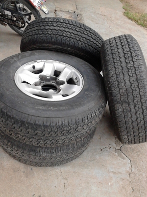 แม๊ก ขอบ 15 พร้อมยาง255/70R15  BRIDGESTONE DUELER H/T 689 ขาย 4 ล้อ TEL.081-427-3941