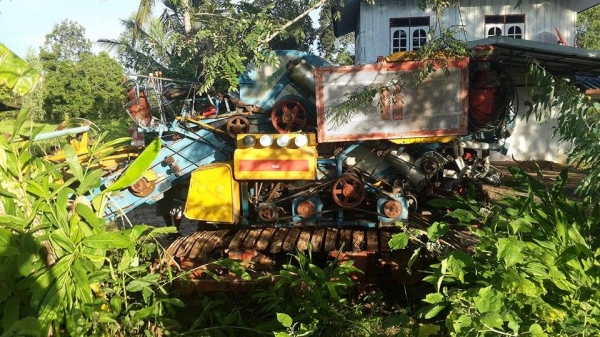 ขายด่วนรถเกี่ยวข้าวศักดิ์พัฒนาการเกษตร รุ่นBIG47