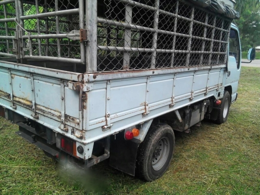 รถอีซูซุ 4 ล้อ รั้ว ( ไม่ดั้ม ) 88 แรงม้า. ปี 40 สนใจติดต่อ 081 - 6079515 รถอีซูซุ 4 ล้อ รั้ว ( ไม่ดั้ม ) 88 แรงม้า. ปี 40 สนใจติดต่อ 081 - 6079515