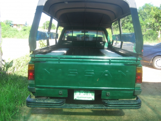 ขายกระบะยี่ห้อ nissan มีหลังคากระบะ