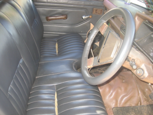 ขายกระบะยี่ห้อ nissan มีหลังคากระบะ