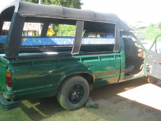 ขายกระบะยี่ห้อ nissan มีหลังคากระบะ