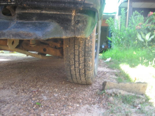 ขายกระบะยี่ห้อ nissan มีหลังคากระบะ