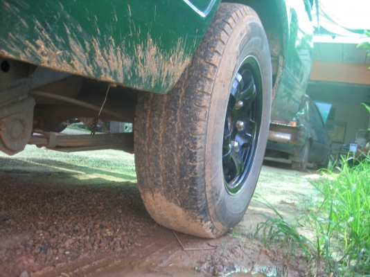 ขายกระบะยี่ห้อ nissan มีหลังคากระบะ