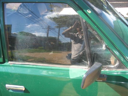 ขายกระบะยี่ห้อ nissan มีหลังคากระบะ