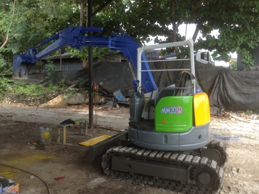 ขายรถขุด MM20SR แทรคเหล็ก คอนโทลน้ำมันสั้น T.0894071471