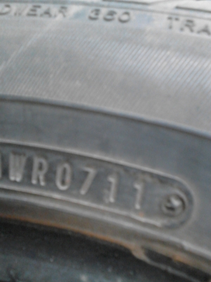 185/60R15 DUNLOP SP SPORT มี 2 เส้น TEL.081-427-3941