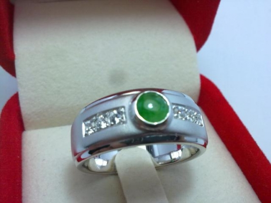 แหวนหยกเงินประดับเพชรสวิส