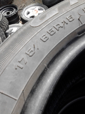 175/65R15 GOODYEAR ชุด 4 เส้น ปี2011 TEL.081-427-3941