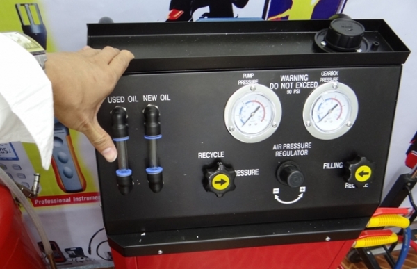 ATF Changer  เครื่องเปลี่ยนถ่ายน้ำมันเกียร์ออโต้ทั้งระบบ  แบบปรับแรงดันลมได้