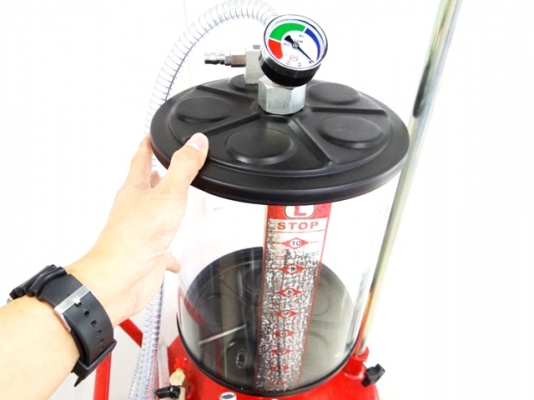 เครื่องดูดน้ำมันเครื่อง น้ำมันเกียร์  ด้วยระบบลม  ขนาด 70 ลิตร