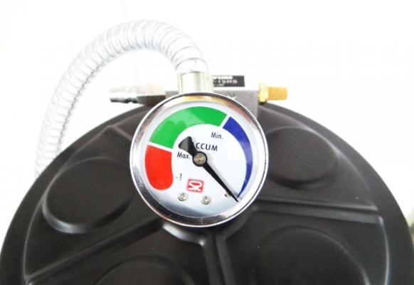 เครื่องดูดน้ำมันเครื่อง น้ำมันเกียร์  ด้วยระบบลม  ขนาด 70 ลิตร