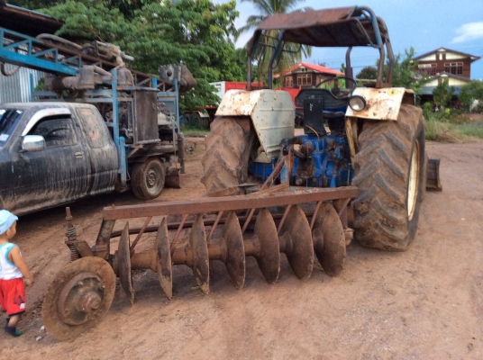 ขายรถไถ ford77 t3 รถใช้งานประจำ หางดี เครื่องดี มีอุปกรณ์ให้ 3 ชิ้น ใบมีด หาง3 หาง7