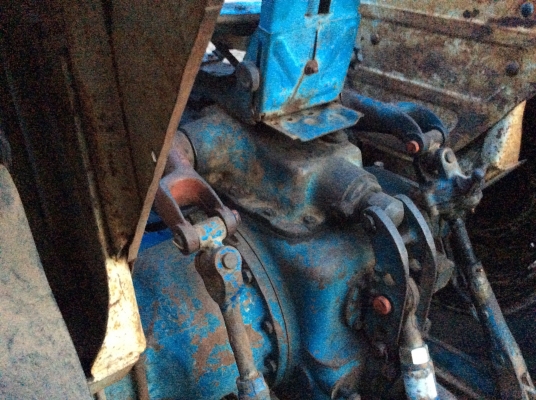 ขายรถไถ ford77 t3 รถใช้งานประจำ หางดี เครื่องดี มีอุปกรณ์ให้ 3 ชิ้น ใบมีด หาง3 หาง7