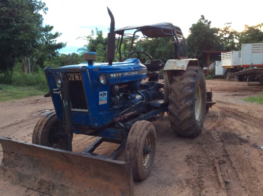 ขายรถไถ ford77 t3 รถใช้งานประจำ หางดี เครื่องดี มีอุปกรณ์ให้ 3 ชิ้น ใบมีด หาง3 หาง7