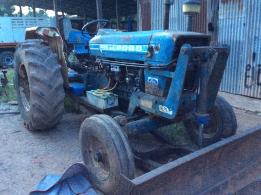 ขายรถไถ ford77 t3 รถใช้งานประจำ หางดี เครื่องดี มีอุปกรณ์ให้ 3 ชิ้น ใบมีด หาง3 หาง7