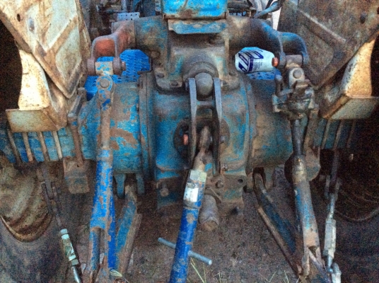 ขายรถไถ ford77 t3 รถใช้งานประจำ หางดี เครื่องดี มีอุปกรณ์ให้ 3 ชิ้น ใบมีด หาง3 หาง7