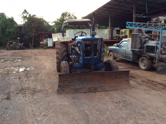 ขายรถไถ ford77 t3 รถใช้งานประจำ หางดี เครื่องดี มีอุปกรณ์ให้ 3 ชิ้น ใบมีด หาง3 หาง7