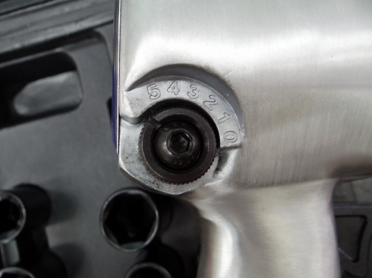 บ๊อกลม ระบบค้อนคู่ ขนาด 1/2  นิ้ว  แรงบิด  550  Nm