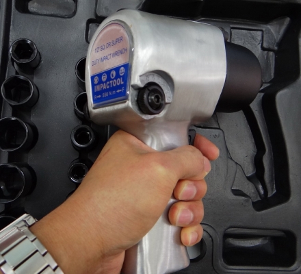 บ๊อกลม ระบบค้อนคู่ ขนาด 1/2  นิ้ว  แรงบิด  550  Nm