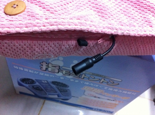 หมอนนวดหลัง ใช้ไฟ DC 12 V. นำไปใช้กับรถยนต์ได้หรือใช้ในบ้านได้ นวดร้อนได้นวดธรรมดาได้