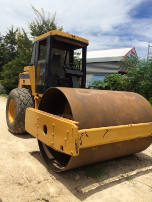 ขายรถบดถนนสั่นสะเทือน CATERPILLAR รุ่น CH563Cตู้เก๋ง 2 เพลา12 ตัน  145แรง