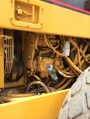 ขายรถบดถนนสั่นสะเทือน CATERPILLAR รุ่น CH563Cตู้เก๋ง 2 เพลา12 ตัน  145แรง