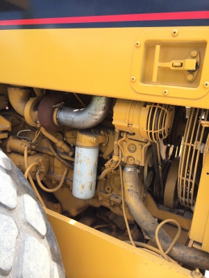 ขายรถบดถนนสั่นสะเทือน CATERPILLAR รุ่น CH563Cตู้เก๋ง 2 เพลา12 ตัน  145แรง