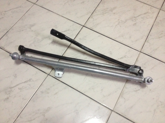 ขายขาปัดน้ำฝนตัวใน bmw e30 แท้ จำนวน1อันราคา400บาท โทร0924462525โส กทม