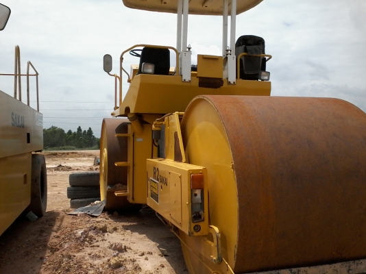 ขายด่วนครับ รถบด SAKAI 3 ล้อ สวยมากครับ ซื้อมาแล้วยังไม่ได้ใช้งาน เลยครับ