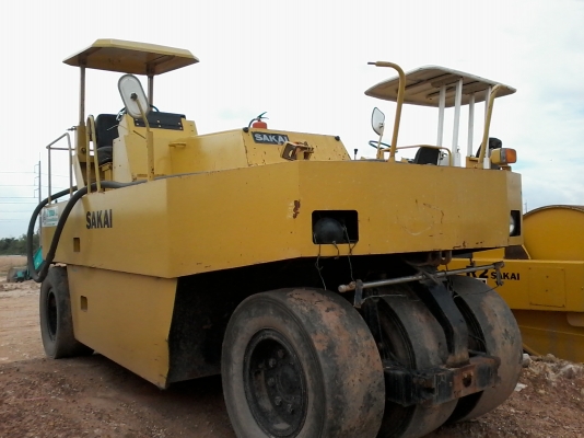 ขายรถบดล้อยาง  7 ล้อ SAKAI 5000 kg. สวยมากครับ ชื้อมายังไม่ได้ใชงานเลยครับ