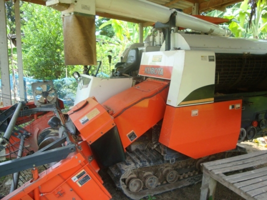 ขายรถเกี่ยวข้าวคูโบต้า DC68G สภาพสวยๆ