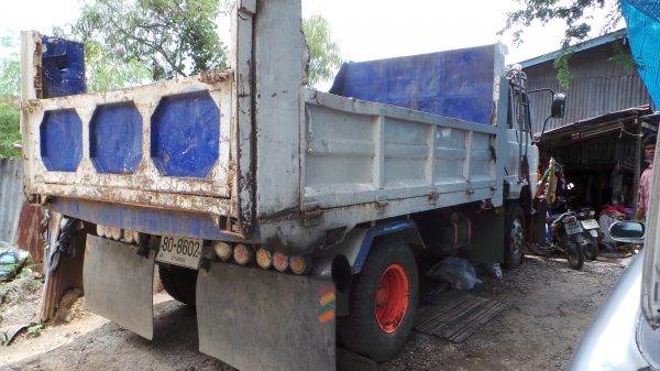 หกล้อ KM   310 เครื่อง 6BB หัวเปลี่ยนใหม่สามรูปยาว 3 เมตรปลาย ๆ ยาง 900