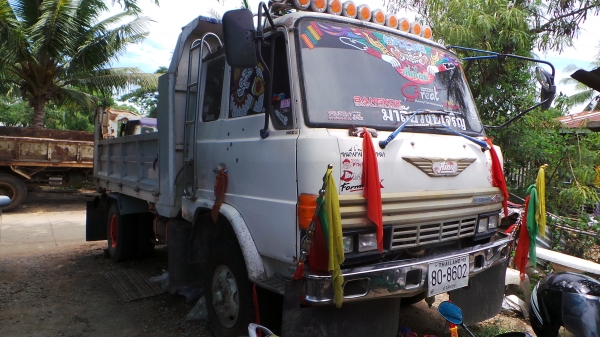 หกล้อ KM   310 เครื่อง 6BB หัวเปลี่ยนใหม่สามรูปยาว 3 เมตรปลาย ๆ ยาง 900