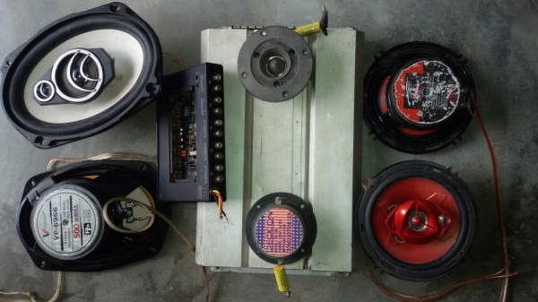 พี่ ธีระเดช ติดต่อกลับด้วยครับ ขอเบอร์โทรหน่อยคับ ส่งของไม่ได้