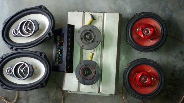 พี่ ธีระเดช ติดต่อกลับด้วยครับ ขอเบอร์โทรหน่อยคับ ส่งของไม่ได้