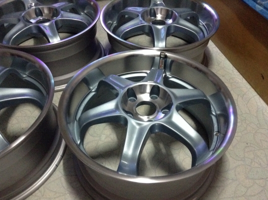 แม็กออฟลึกๆขอบ17นิ้ว 5 รู 114 เหมือนใหม่ขอบเงาๆ แม็กออฟลึกๆขอบ17นิ้ว 5 รู 114 เหมือนใหม่ขอบเงาๆ