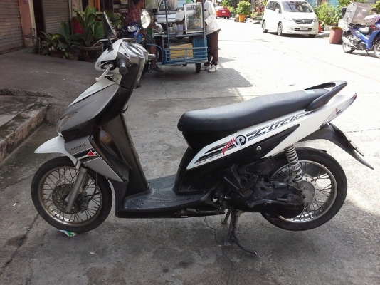 cick play ปี 50 สีขาว ดำ รถบ้าน สวย เครื่องเดิมๆ แน่นๆ โอนให้ฟรีๆ