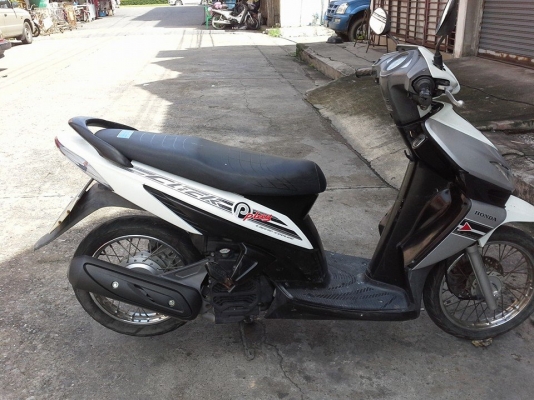 cick play ปี 50 สีขาว ดำ รถบ้าน สวย เครื่องเดิมๆ แน่นๆ โอนให้ฟรีๆ