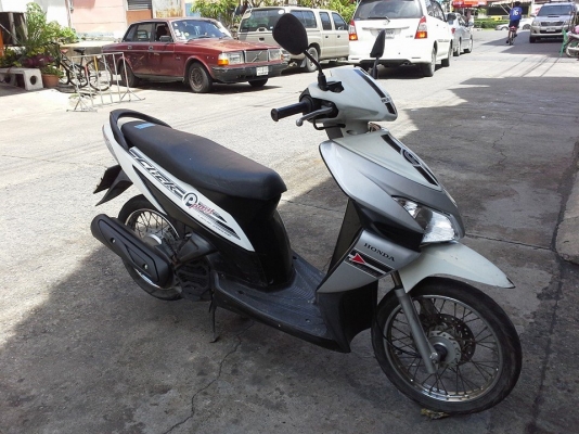 cick play ปี 50 สีขาว ดำ รถบ้าน สวย เครื่องเดิมๆ แน่นๆ โอนให้ฟรีๆ